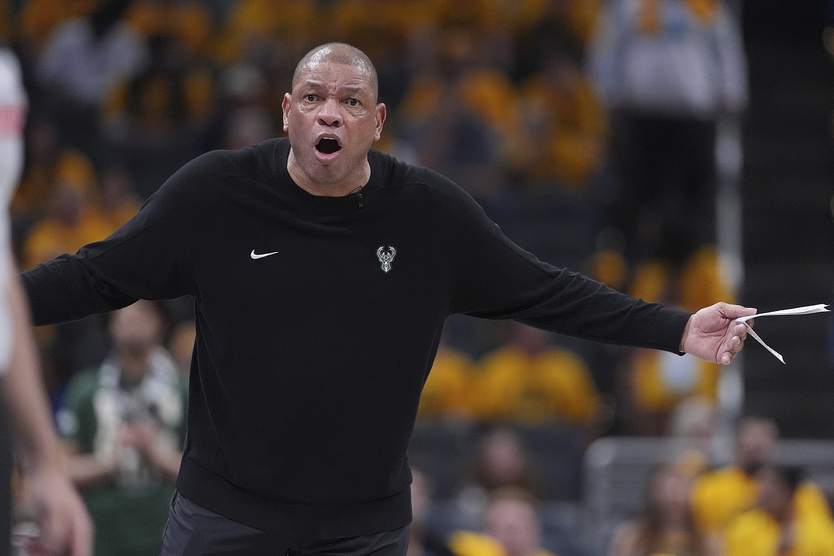 BOB半岛体育首页-曾大打口水仗！Shams曾爆料里弗斯对更衣室失控 老里回怼想念Woj